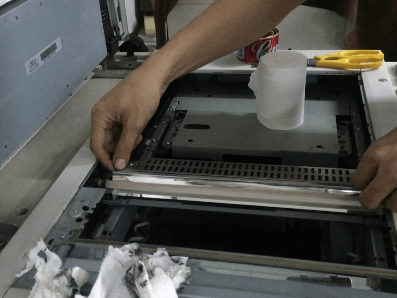 Sửa lỗi mặt kính máy photocopy bị bẩn 